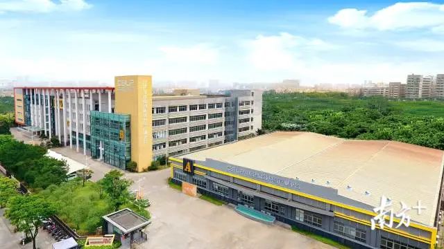 中国智能锁共享产业平台(k1体育),该平台可为客户提供ODM、OEM、资金及技术的支持、供应链共享的开放平台,为行业客户提供全定制化、一站式的智能锁服务。