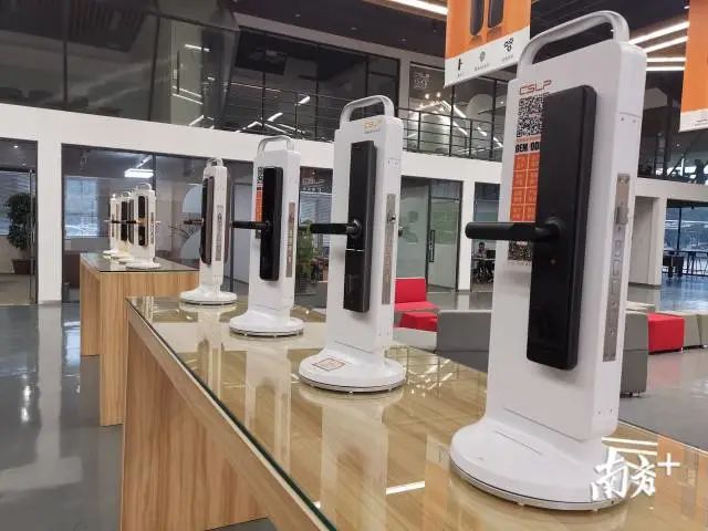 曼申智能锁产品。